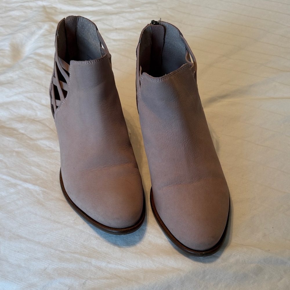 Seychelles Light Taupe Ankle Booties